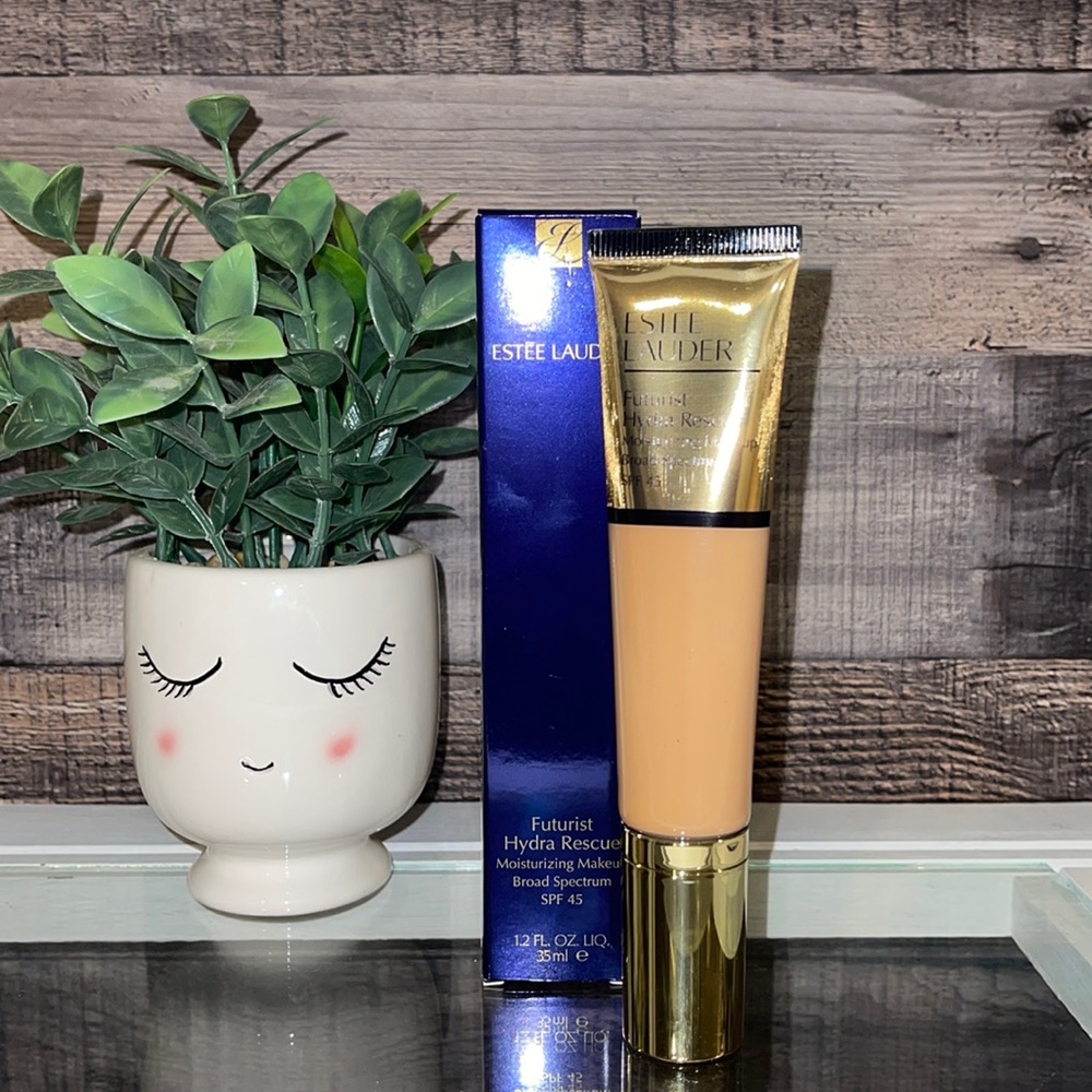 ❤️NEW!!❤️Estee Lauder Moisturizing Makeup w/ SPF45